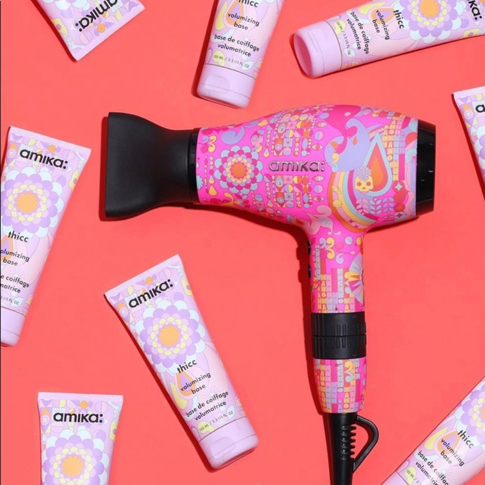 ❌❌❌ SOLD ❌❌❌ Amika BRAND NEW ceo 360 dryer
pink signature print